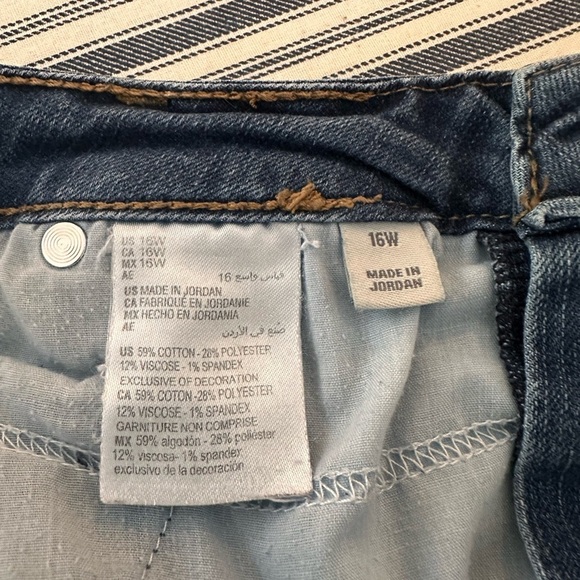 Trendy Blue Denim Jeans - Picture 3 of 4